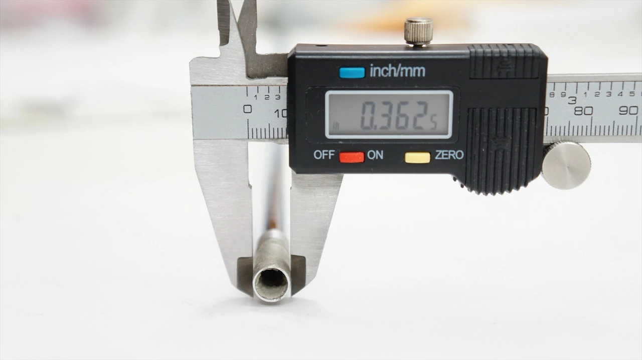 True Temper Dynamic Gold Amt Black R300 34"-36.25" 6p Iron Shaft Set .355 883605 - Image 5