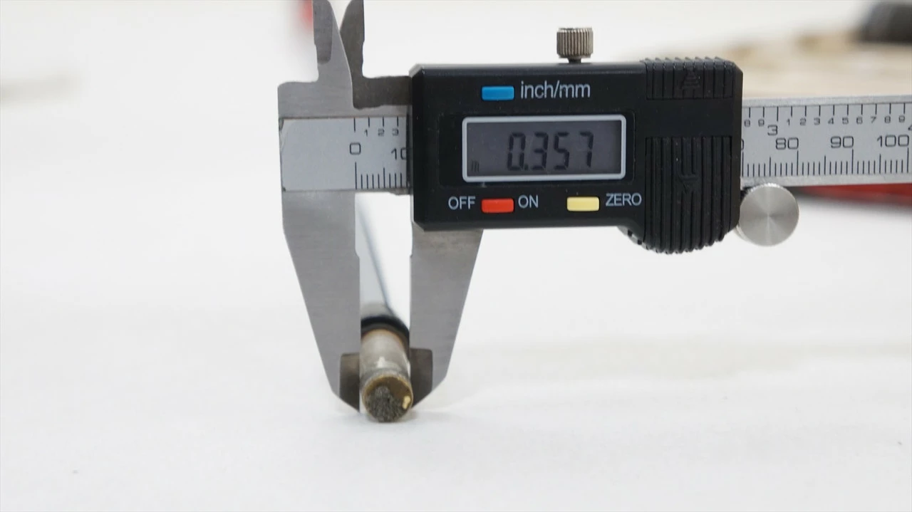 True Temper Dynamic Gold Amt Black R300 34.5"-38" 6pc Iron Shaft Set .355 957181 - Image 5